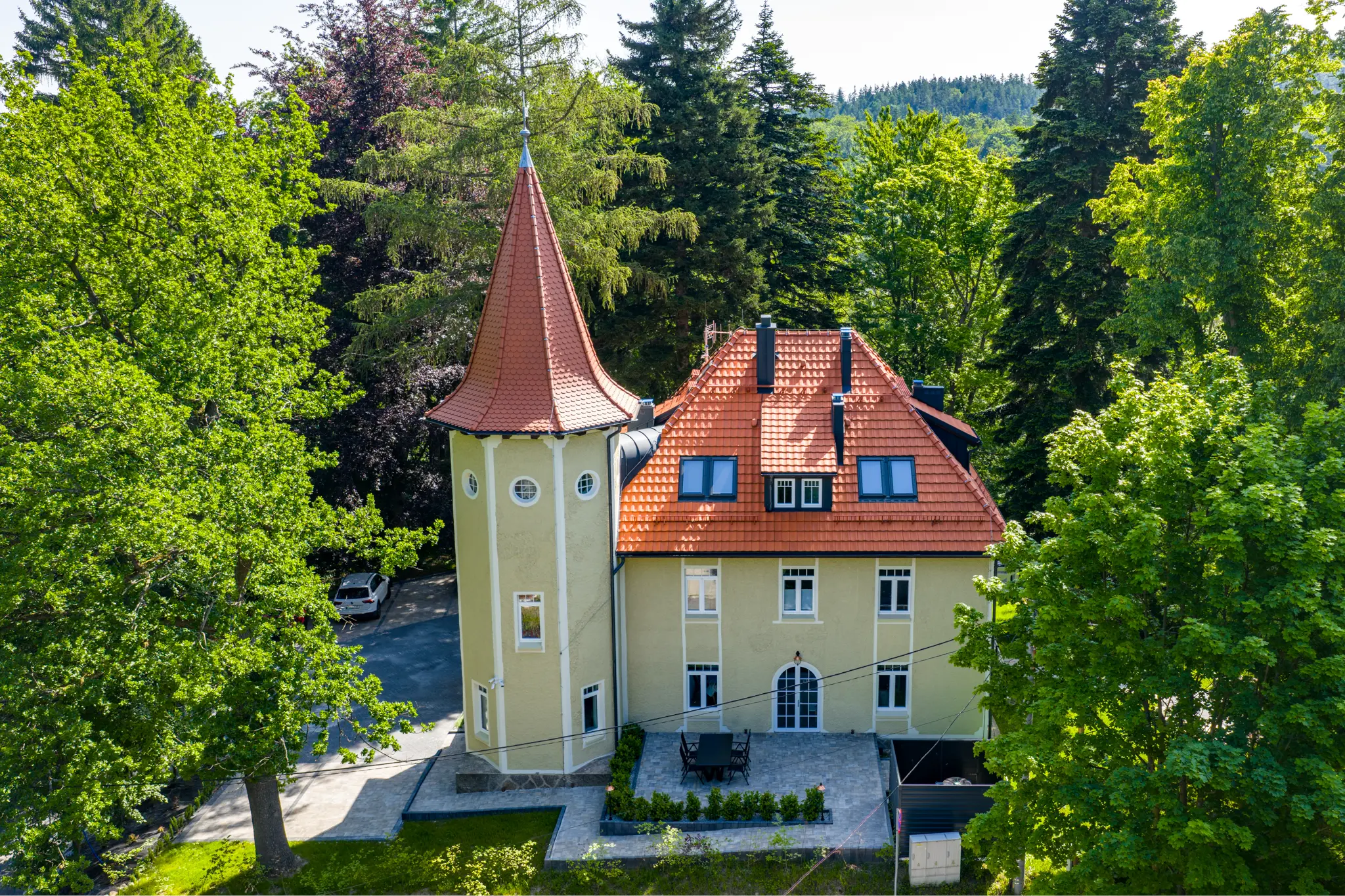 Zamek z apartamentami w Przesiece